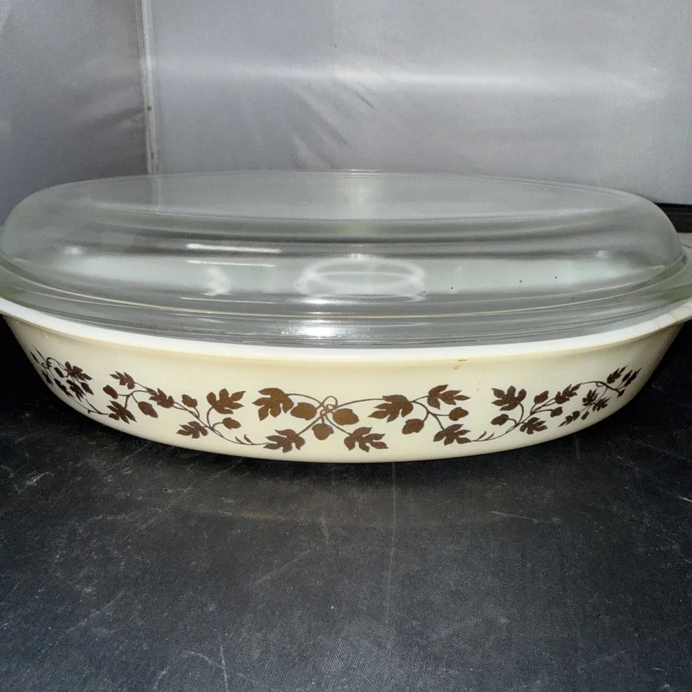 PYREX OVAL DIVIDED CASSEROLE DISH WITH LID-